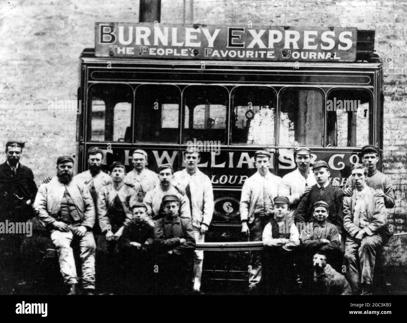 Personale del deposito del tram a vapore di Burnley, periodo vittoriano Foto Stock