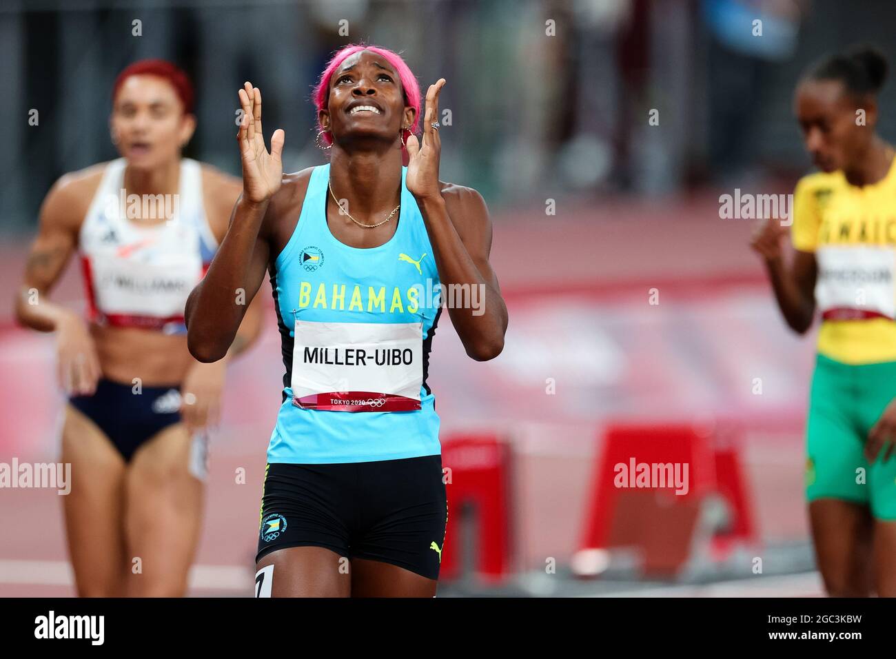 Tokyo, Giappone, 6 agosto 2021. Shaunae Miller-Uibo del Team Bahamas festeggia durante la finale femminile di 400m il giorno 14 dei Giochi Olimpici di Tokyo 2020. Credit: Pete Dovgan/Speed Media/Alamy Live News Foto Stock