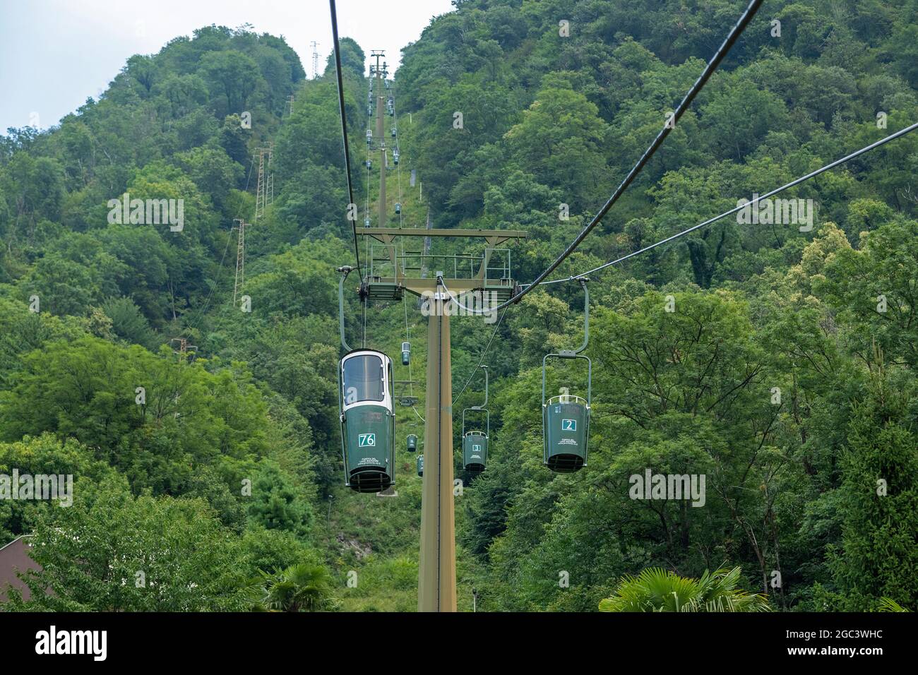 Funivia fino al Monte Sasso del ferro, Laveno, Lago maggiore, Lombardia, Italia Foto Stock