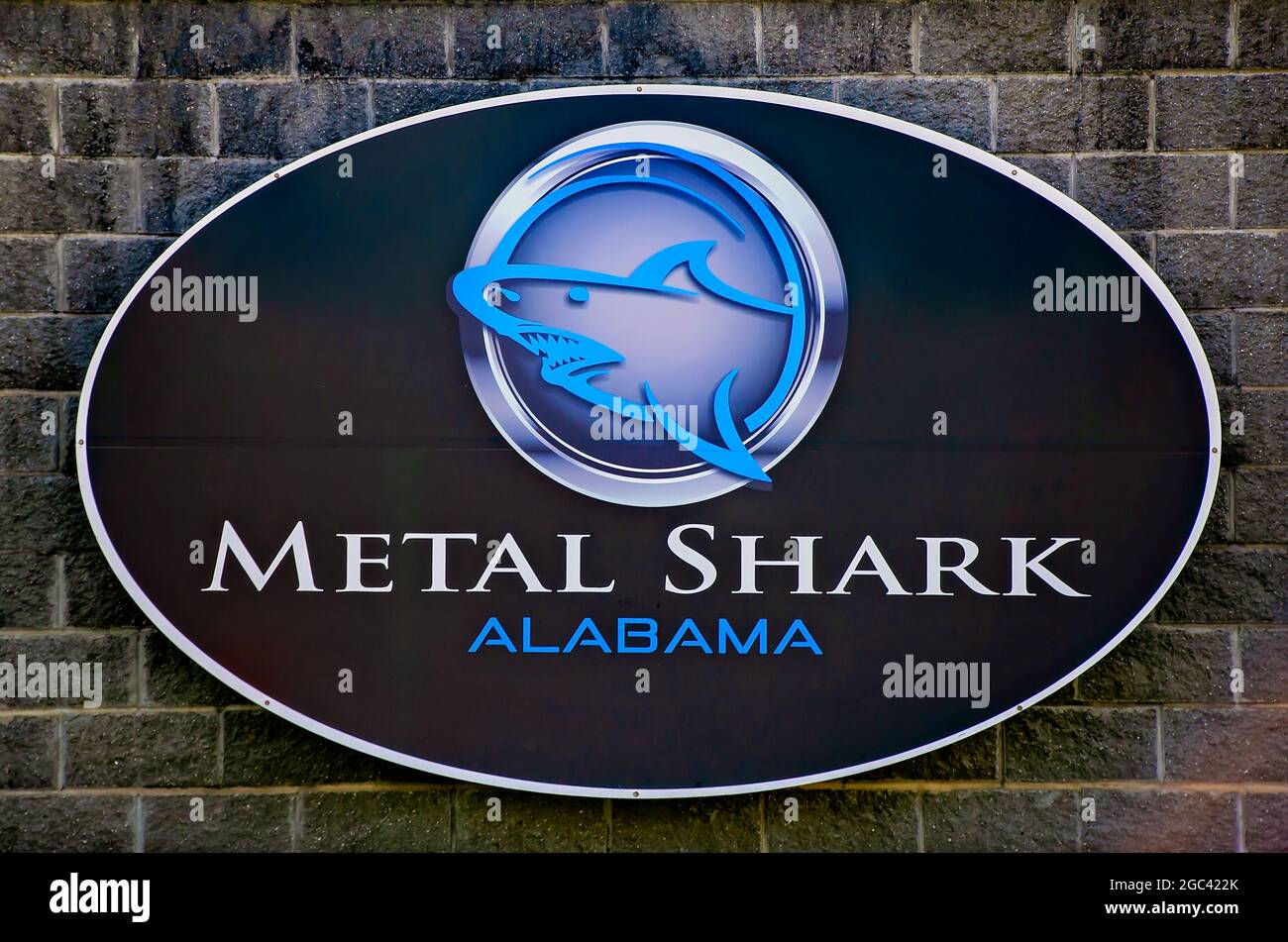 La compagnia di costruzioni navali Metal Shark è raffigurata, il 13 luglio 2021, a Bayou la Batre, Alabama. L'azienda è specializzata nella progettazione e produzione di imbarcazioni. Foto Stock