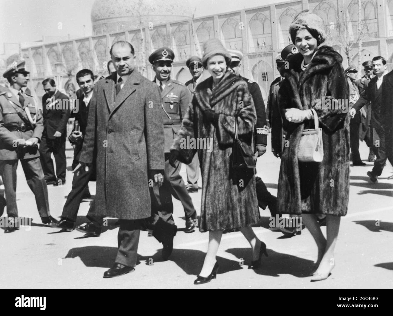 LO SHAH E LA REGINA FARAH CON LA REGINA ELISABETTA II E IL PRINCIPE FILIPPO A ISFAHAN, IRAN 7 MARZO 1961 Foto Stock