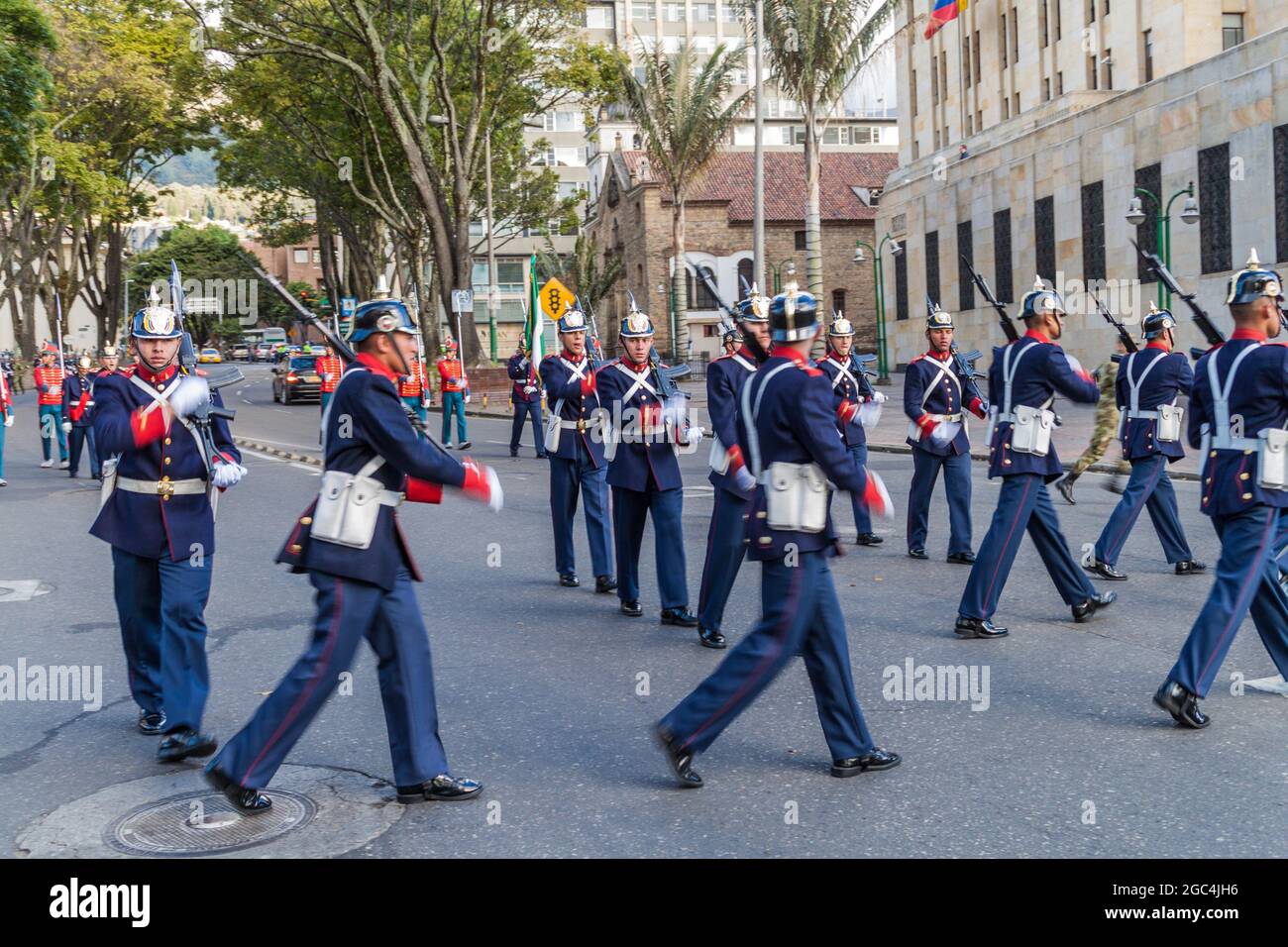 BOGOTÀ, COLOMBIA - 23 SETTEMBRE 2015: Cambio della guardia alla Casa di Narino, sede presidenziale ufficiale nella capitale colombiana Bogotà. Foto Stock