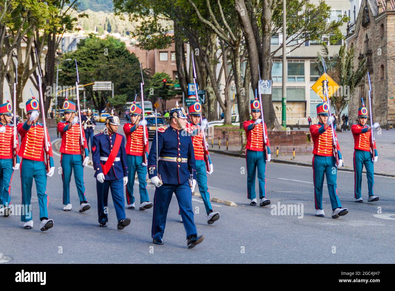 BOGOTÀ, COLOMBIA - 23 SETTEMBRE 2015: Cambio della guardia alla Casa di Narino, sede presidenziale ufficiale nella capitale colombiana Bogotà. Foto Stock