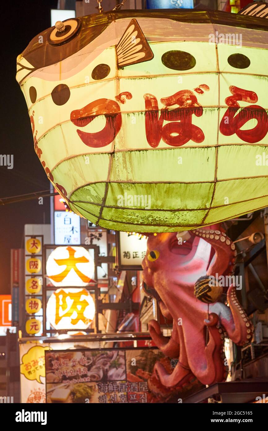 Dotonbori Street di notte, nel centro di Osaka, Giappone Foto Stock