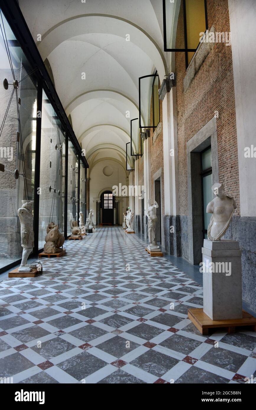 Corridoi ad arco presso il Museo Archeologico Nazionale di Napoli. Foto Stock