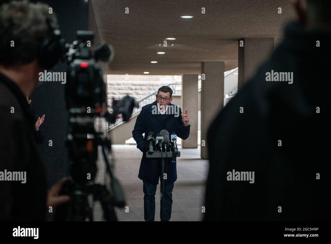 Melbourne, Australia. 7 agosto 2021. Il Premier vittoriano Daniel Andrews si rivolge al pubblico due giorni dopo la sesta chiusura dello stato dopo l’annuncio di 29 nuovi casi, sottolineando la necessità di sottoporci a test nel caso in cui si manifestino dei sintomi. Credit: Jay Kogler/Alamy Live News Foto Stock