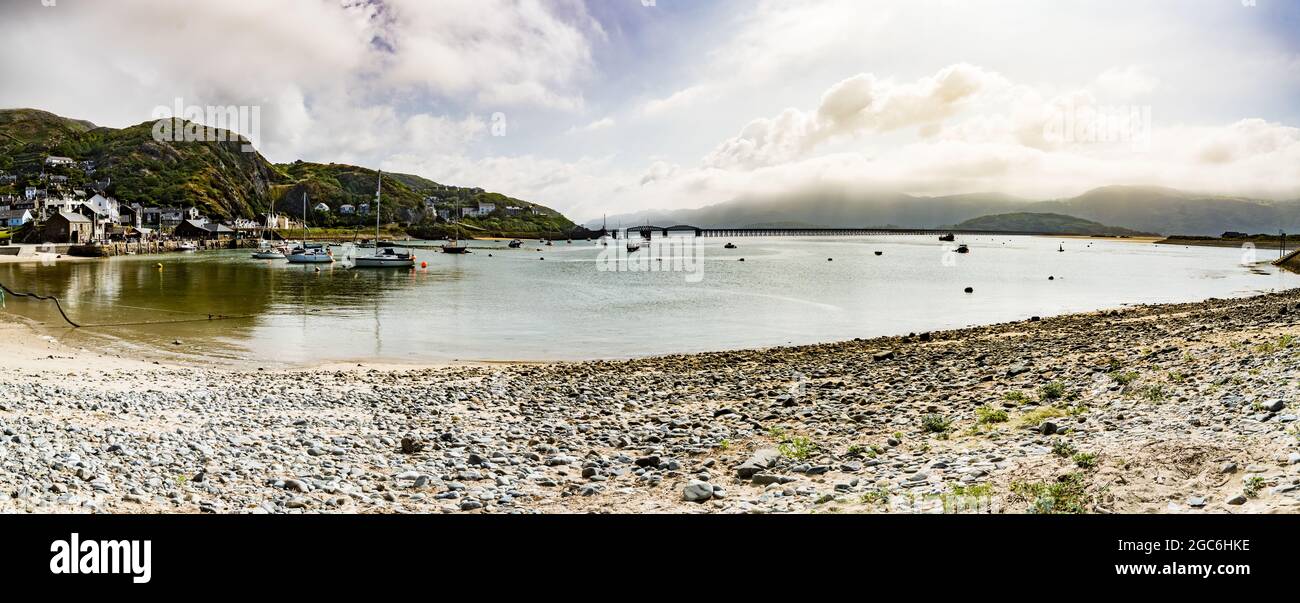 Porto di Barmouth e ponte ferroviario. Foto Stock