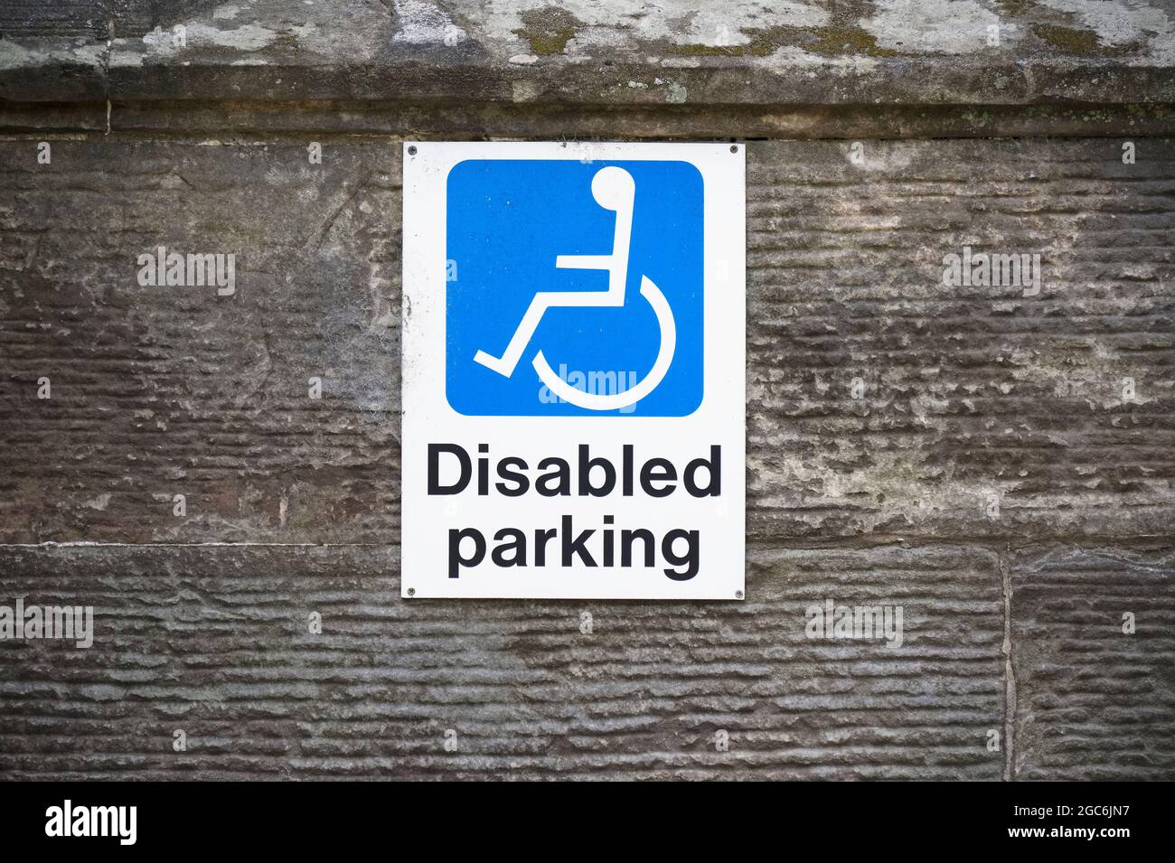 Cartello di parcheggio del supporto del badge blu per il conducente Foto Stock