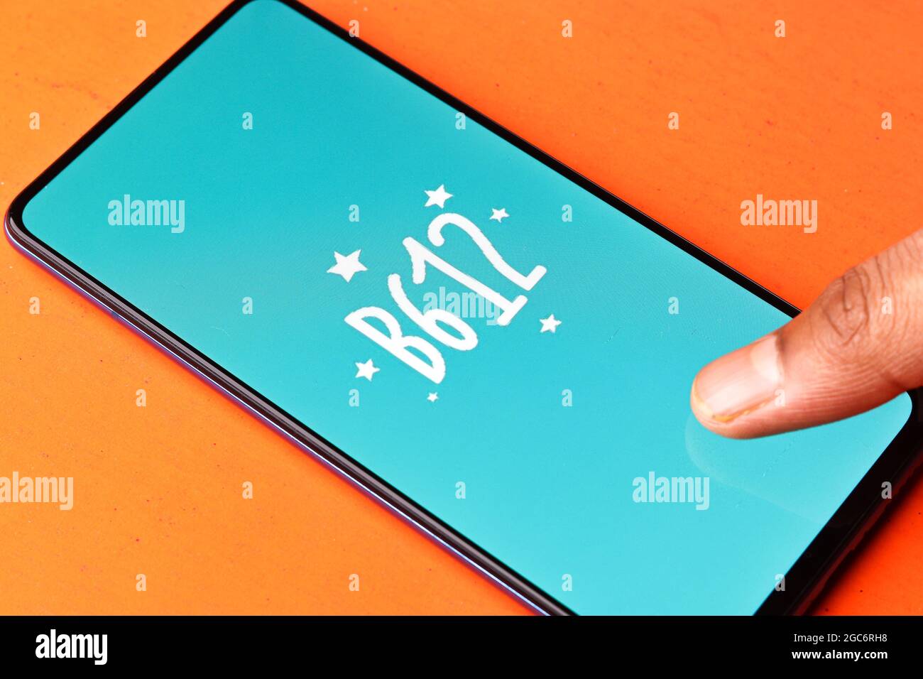 Assam, India - 6 agosto 2021 : il logo B612 sull'immagine di riserva dello schermo del telefono. Foto Stock