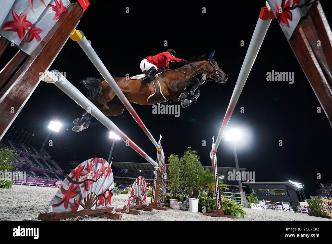 Jessica Springsteen degli Stati Uniti a bordo di Don Juan Van De Donkhoeve durante la finale della squadra di salto al parco equestre il quindicesimo giorno dei Giochi Olimpici di Tokyo 2020 in Giappone. Data immagine: Sabato 7 agosto 2021. Foto Stock