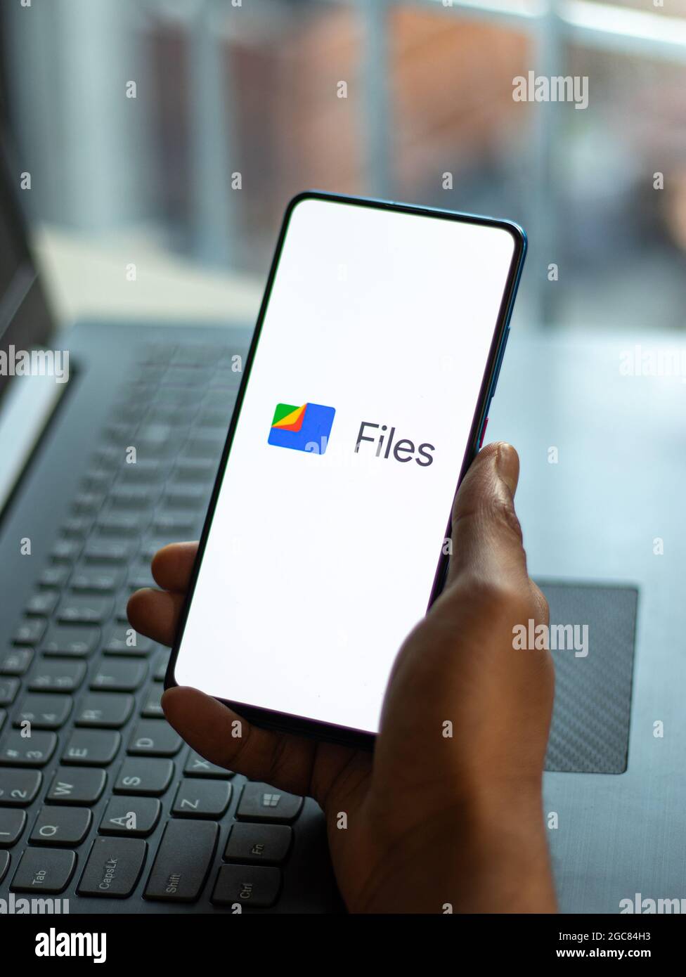 Assam, India - 6 agosto 2021 : il logo di Google limes sull'immagine di riserva dello schermo del telefono. Foto Stock