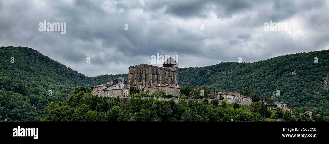 Un panorama di Saint Bertrand de Comminges, Francia Foto Stock