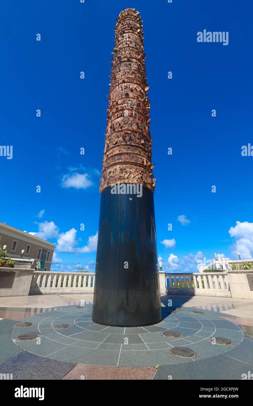 Totem, Plaza V Centenario (Piazza del V Centenario), San Juan Vecchia, Porto Rico Foto Stock
