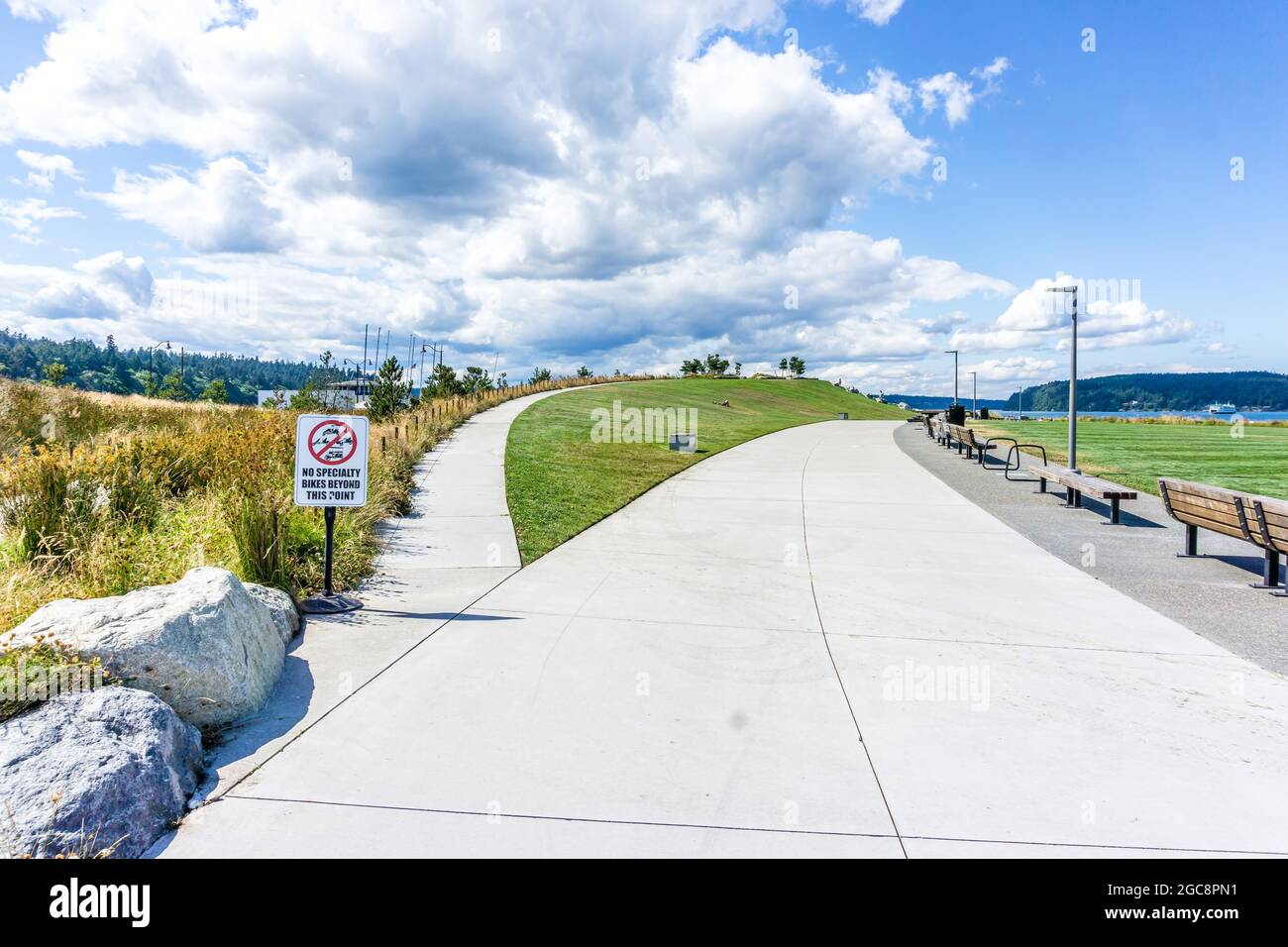 Una passerella al Dune Peninsula Park a Ruston, Washington. Foto Stock