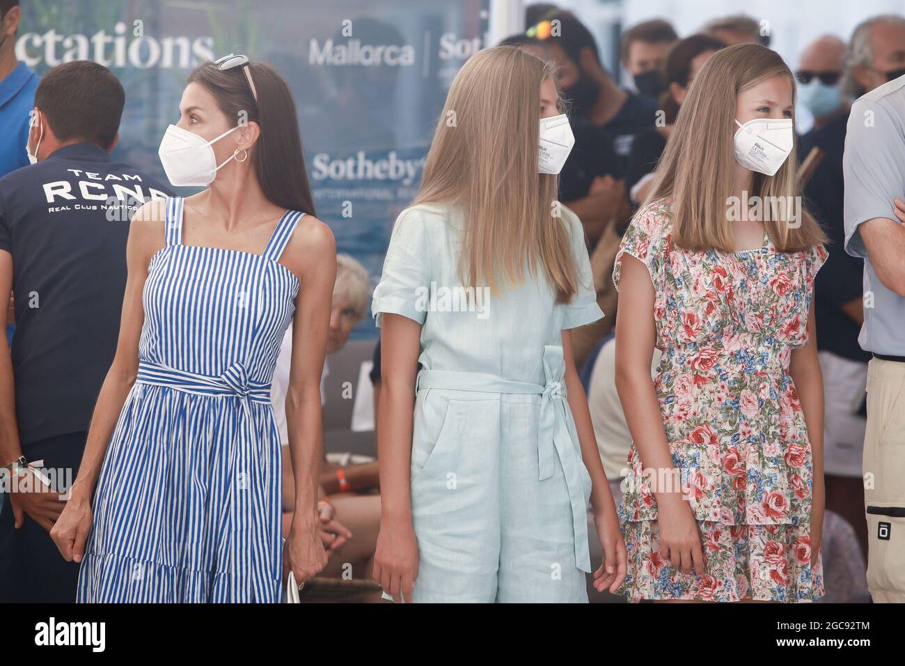 Palma, Spagna. 07 agosto 2021. **NESSUNA SPAGNA** il Re Felipe VI di Spagna, la Regina Letizia di Spagna, la Principessa ereditaria Leonor, la Principessa Sofia partecipano all'accoglienza e al tributo a Joan Cardona, dopo aver partecipato ai Giochi Olimpici di Tokyo 2020, vincendo una medaglia di bronzo nella classe Finn, Durante la 39° Coppa del mondo di vela Copa del Rey Mapfre - 6° giorno al Real Club Nautico il 7 agosto 2021 a Palma, Spagna. Credit: Jimmy Olsen/Media Punch/Alamy Live News Foto Stock