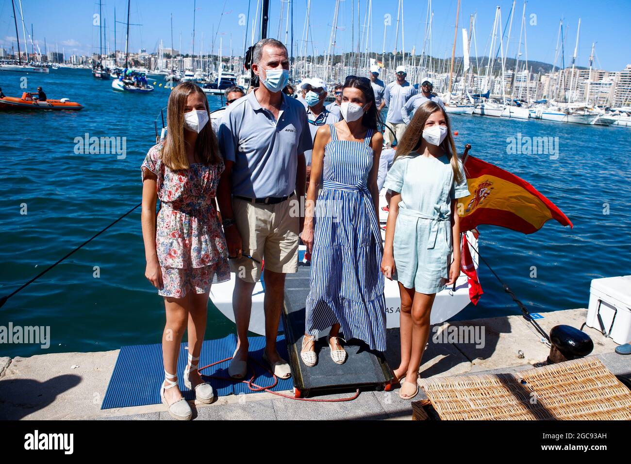 Palma, Spagna. 07 agosto 2021. **NESSUNA SPAGNA** il Re Felipe VI di Spagna, la Regina Letizia di Spagna, la Principessa ereditaria Leonor, la Principessa Sofia partecipano all'accoglienza e al tributo a Joan Cardona, dopo aver partecipato ai Giochi Olimpici di Tokyo 2020, vincendo una medaglia di bronzo nella classe Finn, Durante la 39° Coppa del mondo di vela Copa del Rey Mapfre - 6° giorno al Real Club Nautico il 7 agosto 2021 a Palma, Spagna. Credit: Jimmy Olsen/Media Punch/Alamy Live News Foto Stock