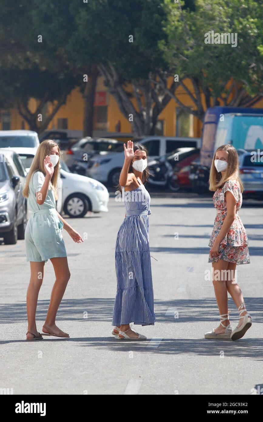 Palma, Spagna. 07 agosto 2021. **NESSUNA SPAGNA** il Re Felipe VI di Spagna, la Regina Letizia di Spagna, la Principessa ereditaria Leonor, la Principessa Sofia partecipano all'accoglienza e al tributo a Joan Cardona, dopo aver partecipato ai Giochi Olimpici di Tokyo 2020, vincendo una medaglia di bronzo nella classe Finn, Durante la 39° Coppa del mondo di vela Copa del Rey Mapfre - 6° giorno al Real Club Nautico il 7 agosto 2021 a Palma, Spagna. Credit: Jimmy Olsen/Media Punch/Alamy Live News Foto Stock
