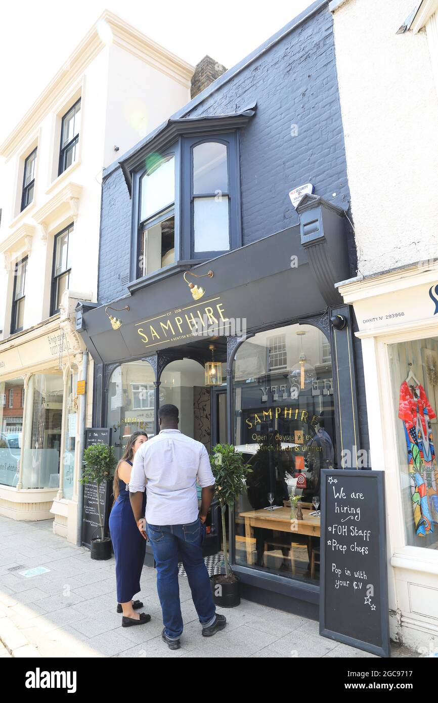 Samphire, 'un bistrot Kent', sulla graziosa Harbour Street, nella Whitstable costiera, nel nord del Kent, Regno Unito Foto Stock