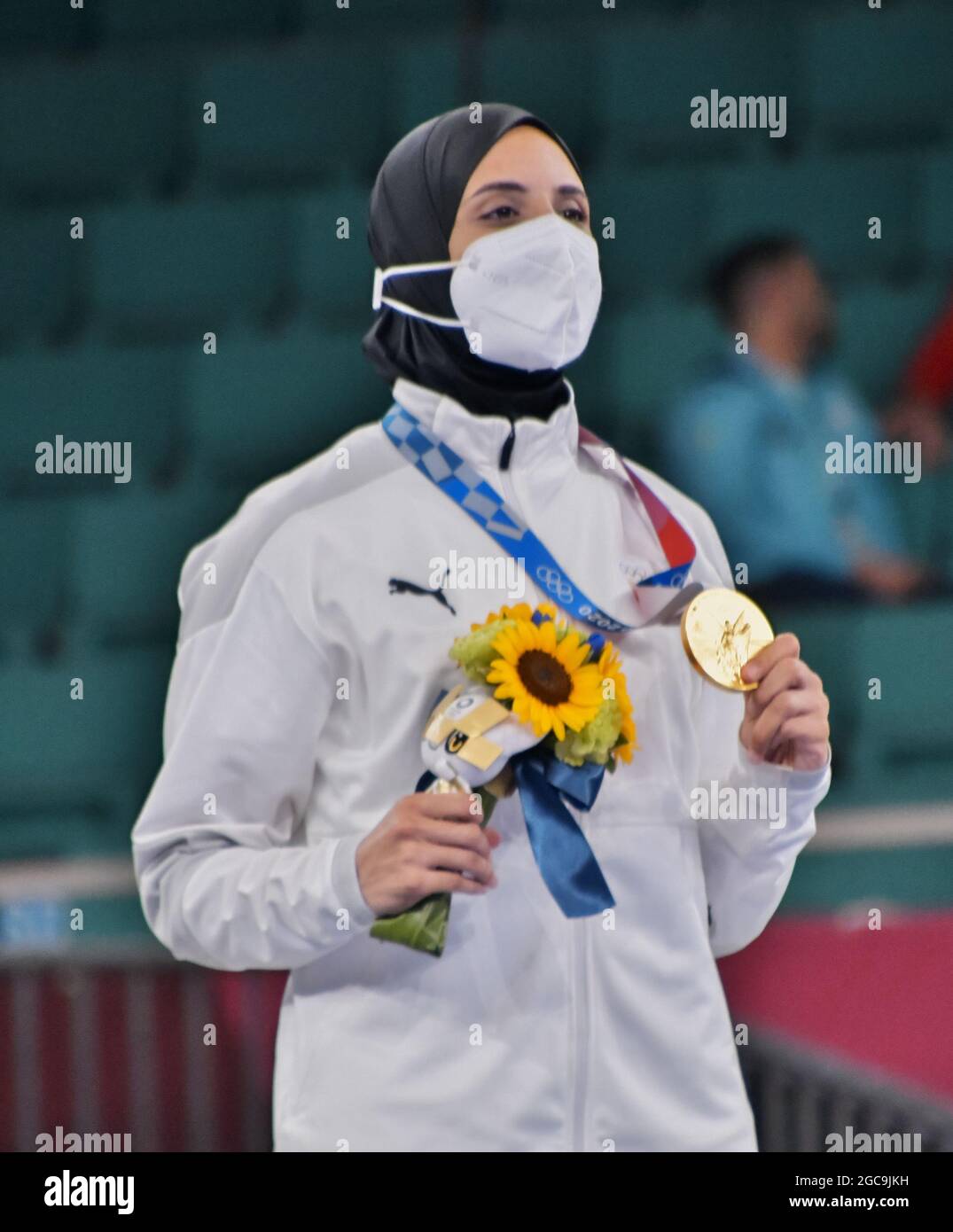 Tokyo, Giappone. 07 agosto 2021. Feryal Abdelazizm, medaglia d'oro egiziana, si pone per la fotocamera durante la cerimonia della medaglia di Karate alle donne alle Olimpiadi di Tokyo - 61 kg a Nippon Budokan, Tokyo, Giappone, sabato 7 agosto 2021. Foto di Keizo Mori/UPI Credit: UPI/Alamy Live News Foto Stock
