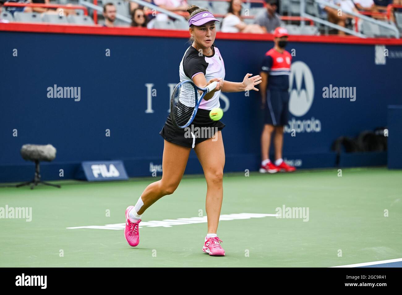 07 agosto 2021: Kamilla Rakhimova (RUS) restituisce il pallone durante la partita di qualificazione WTA National Bank Open allo stadio IGA di Montreal, Quebec. David Kirouac/CSM Foto Stock