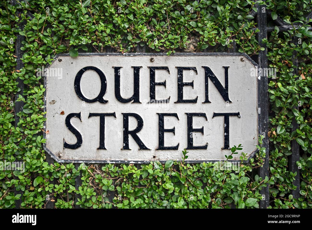 Insegna Queen Street, New Town, Edimburgo, Scozia, Regno Unito. Foto Stock