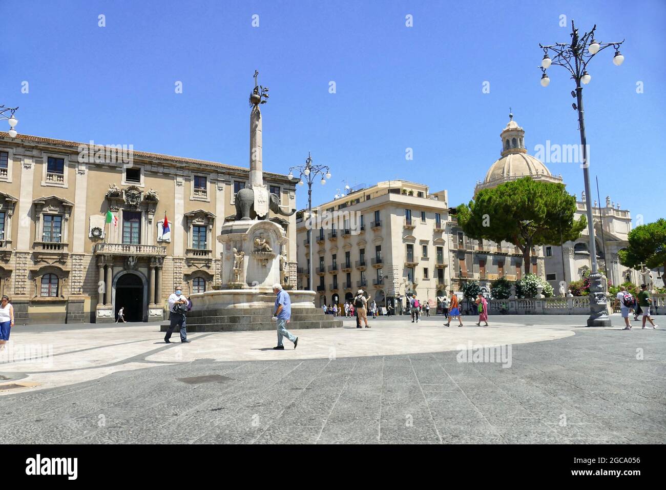 CATANIA - 14 lug 2021: La Fontana con una statua romana di un elefante scolpito dal basalto a Catania Foto Stock