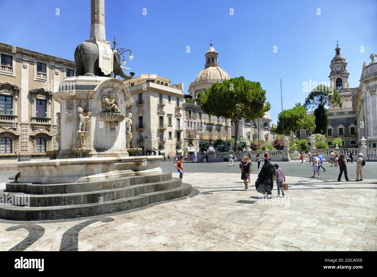 CATANIA - 14 lug 2021: La Fontana con una statua romana di un elefante scolpito dal basalto a Catania Foto Stock