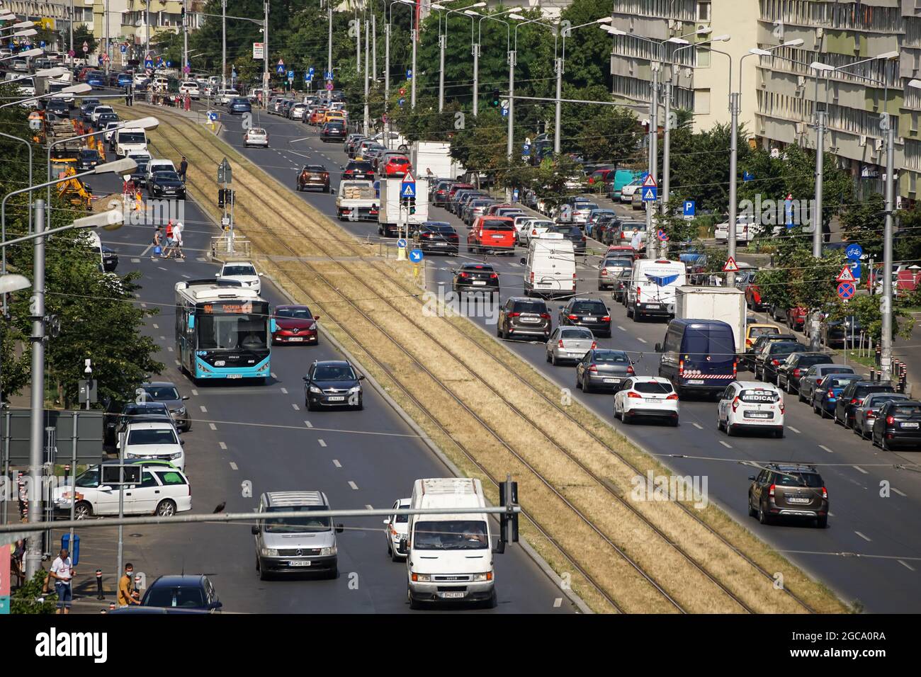 Bucarest, Romania - 29 luglio 2021: Vista ad alto angolo di Pantelimon Road, a Bucarest. Foto Stock
