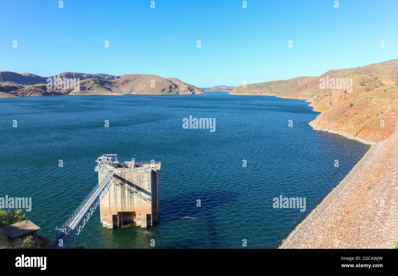 La diga del fiume ORD fu completata nel 1972 e creò il lago Argyle. La diga fa parte dello schema di irrigazione del fiume Ord nella regione di Kimberley nel Nord Ovest Foto Stock