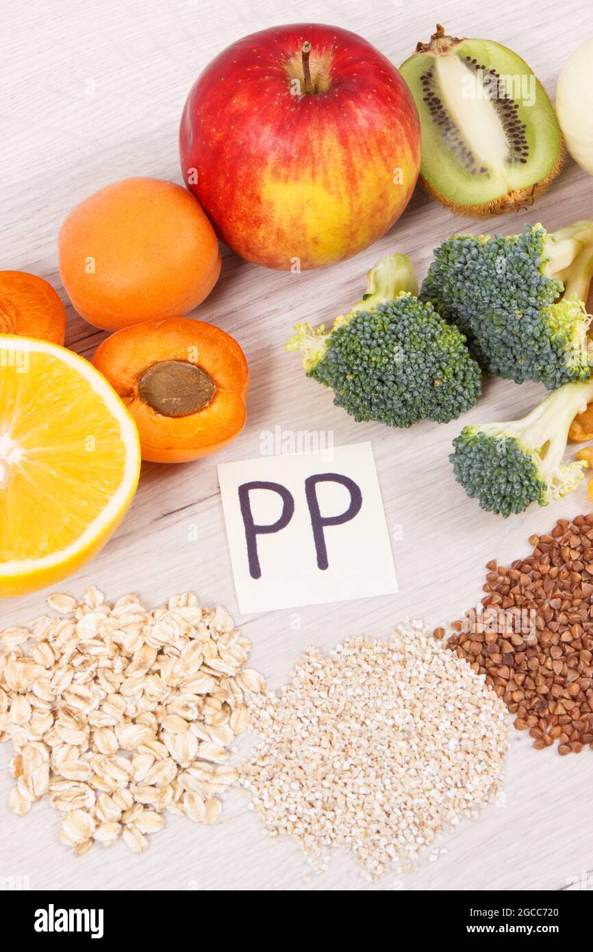 Nutriente ingredienti naturali contenenti vitamina PP, fibre alimentari e  minerali, concetto di mangiare sano Foto stock - Alamy