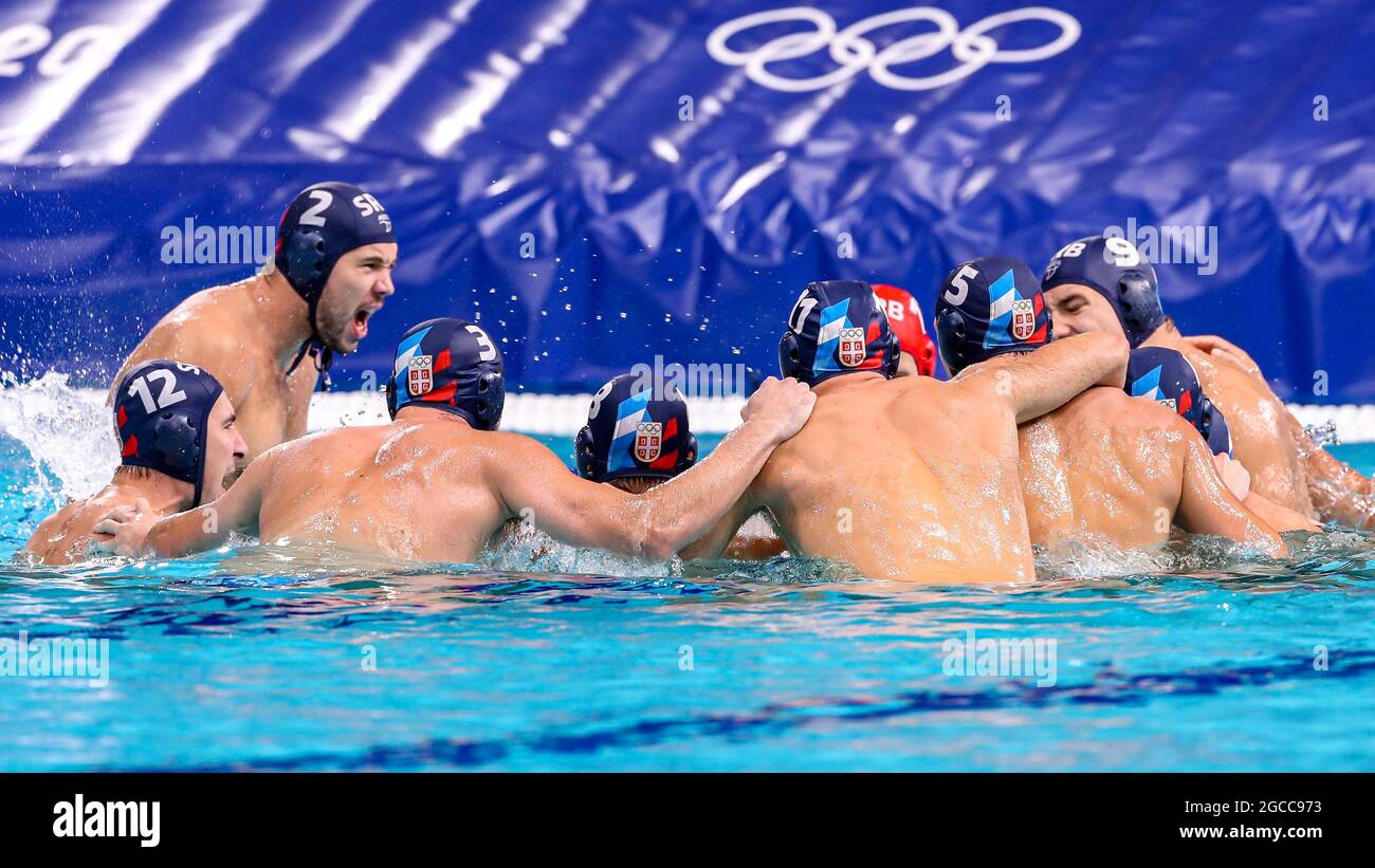 TOKYO, GIAPPONE - 8 AGOSTO: Team Serbia durante il torneo olimpico di Waterpolo di Tokyo 2020 Medaglia d'oro maschile tra Grecia e Serbia al Tatsumi Waterpolo Center l'8 agosto 2021 a Tokyo, Giappone (Foto di Marcel ter Bals/Orange Pictures) Foto Stock