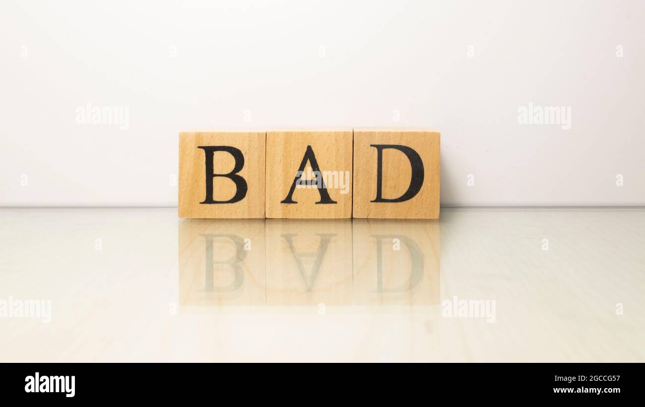 Il nome Bad è stato creato da cubi di lettere di legno. Finanza ed economia. Foto Stock