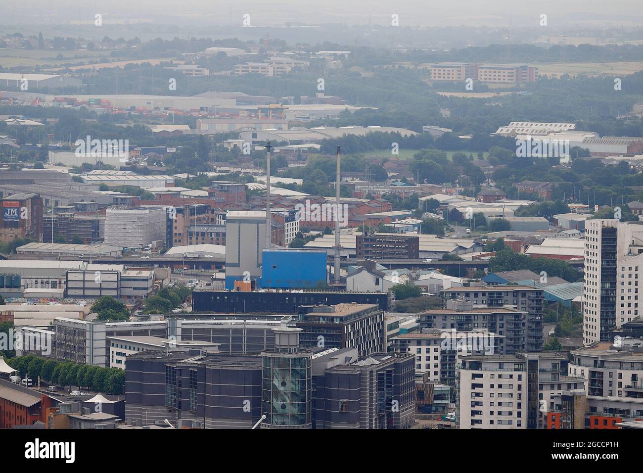 Una delle molte vedute del centro citta' di Leeds dalla cima dell'edificio piu' alto dello Yorkshire, 'Altus House' Foto Stock