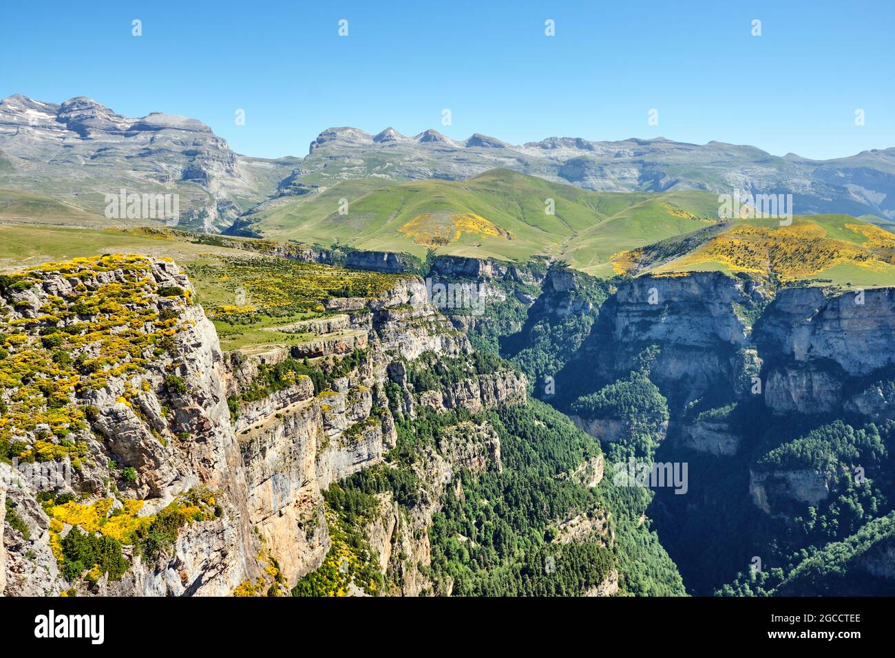 La catena del Monte Perdido e il Canyon de Anisclo nei Pirenei Foto Stock
