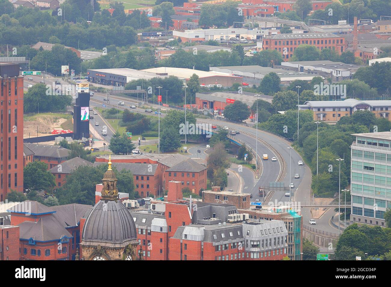 Una delle molte vedute del centro citta' di Leeds dalla cima dell'edificio piu' alto dello Yorkshire, 'Altus House' Foto Stock