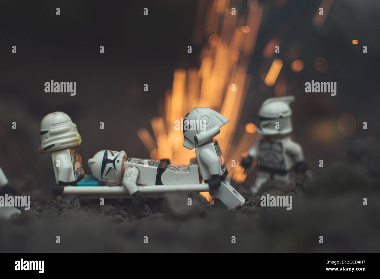 LEGO Star Wars minifigure clone troopers sul campo di battaglia Foto Stock