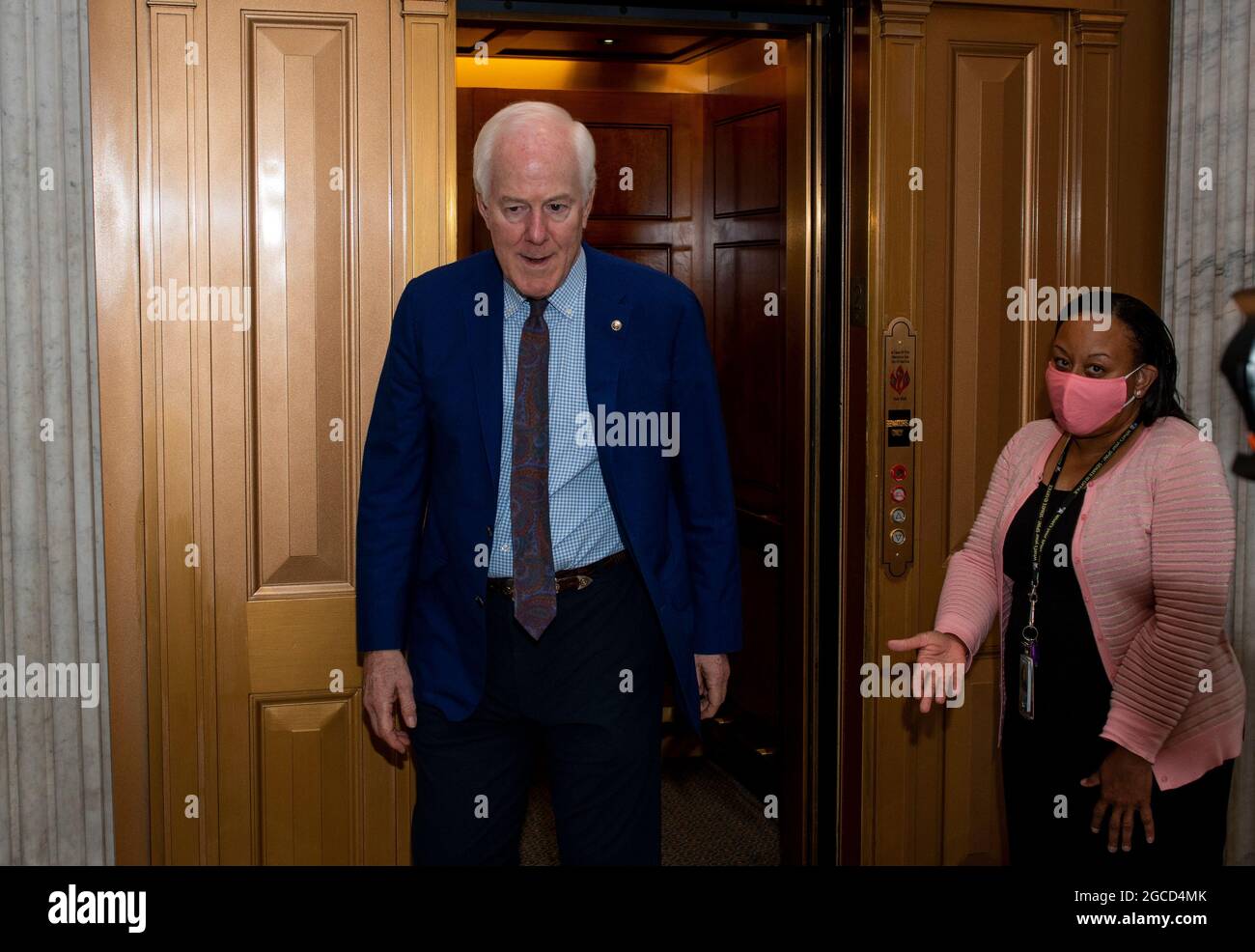 Il senatore degli Stati Uniti John Cornyn (repubblicano del Texas) arriva alla Camera del Senato per un voto al Campidoglio degli Stati Uniti a Washington, DC, sabato 7 agosto 2021. Credito: Rod Lamkey / CNP Foto Stock