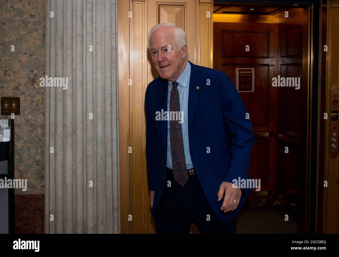 Il senatore degli Stati Uniti John Cornyn (repubblicano del Texas) arriva alla Camera del Senato per un voto al Campidoglio degli Stati Uniti a Washington, DC, sabato 7 agosto 2021. (Foto di Rod Lamkey / CNP/Sipa USA) Foto Stock