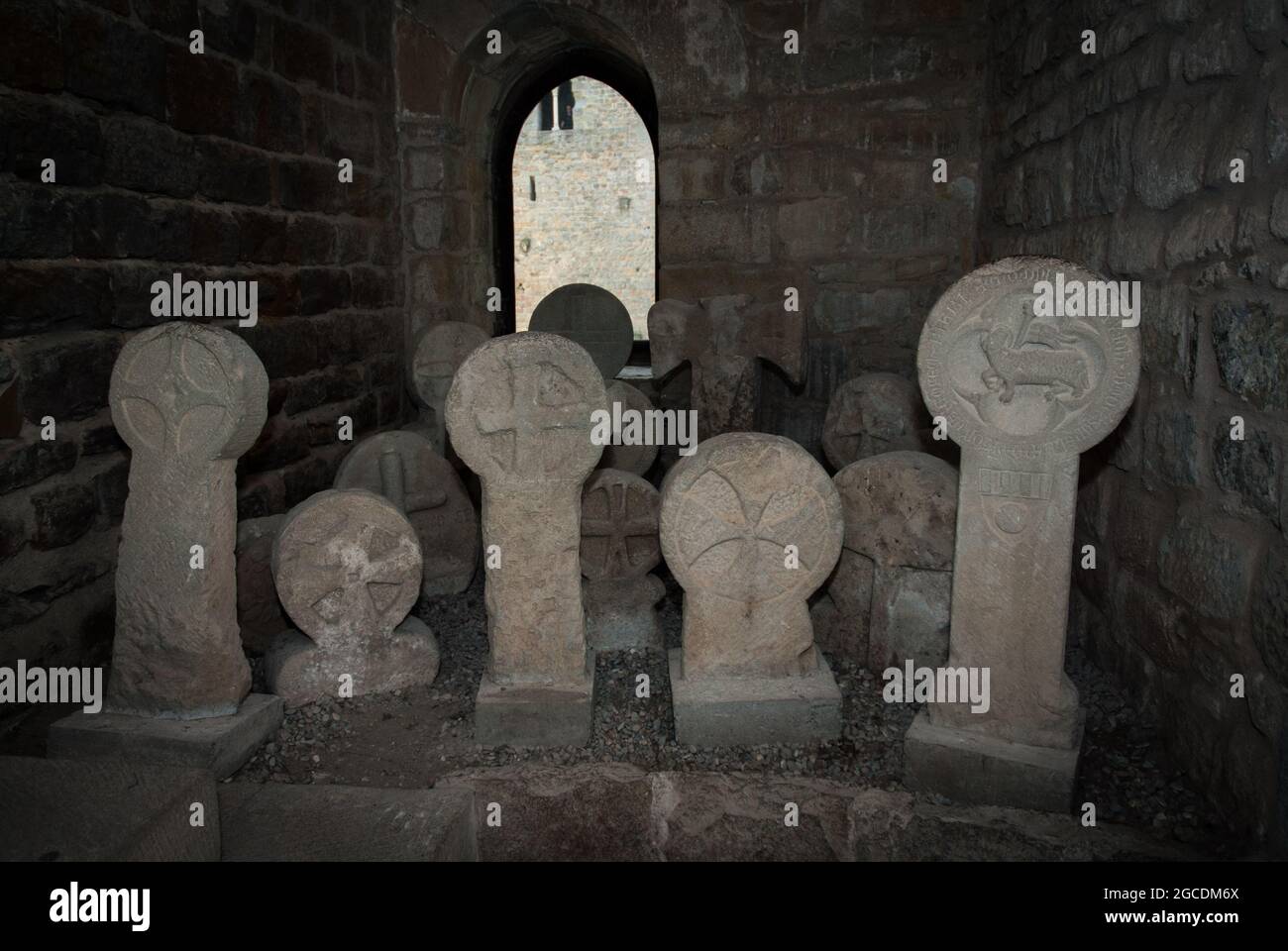 Lapidi dal Medioevo al museo nel castello di Carcassonne nel sud della Francia Foto Stock