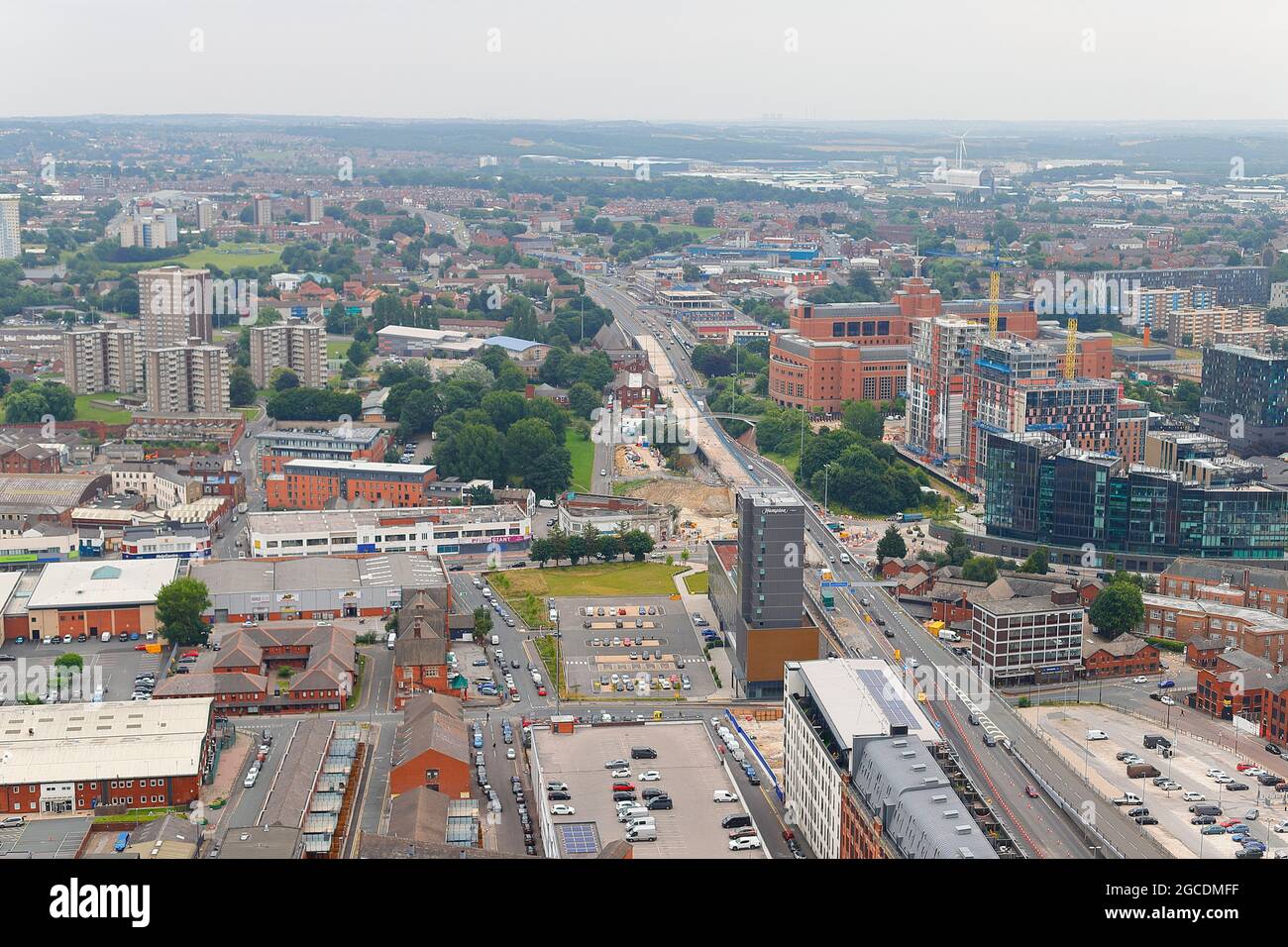 Una delle molte vedute del centro citta' di Leeds dalla cima dell'edificio piu' alto dello Yorkshire, 'Altus House' Foto Stock