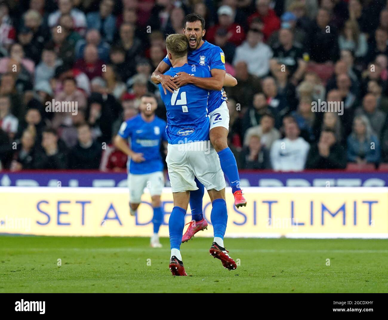 Sheffield, Inghilterra, 7 agosto 2021. Maxime Colin di Birmingham City (R) festeggia dopo aver segnato durante la partita del campionato Sky Bet a Bramall Lane, Sheffield. L'immagine di credito dovrebbe essere: Andrew Yates / Sportimage Foto Stock