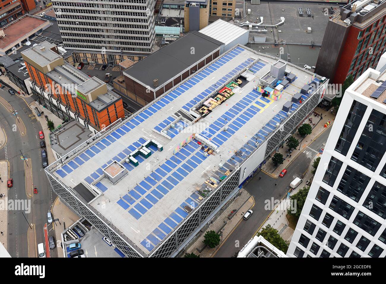 Una delle molte vedute del centro citta' di Leeds dalla cima dell'edificio piu' alto dello Yorkshire, 'Altus House' Foto Stock