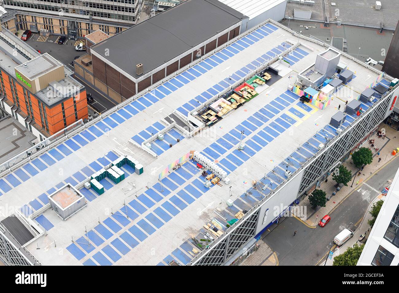 Una delle molte vedute del centro citta' di Leeds dalla cima dell'edificio piu' alto dello Yorkshire, 'Altus House' Foto Stock