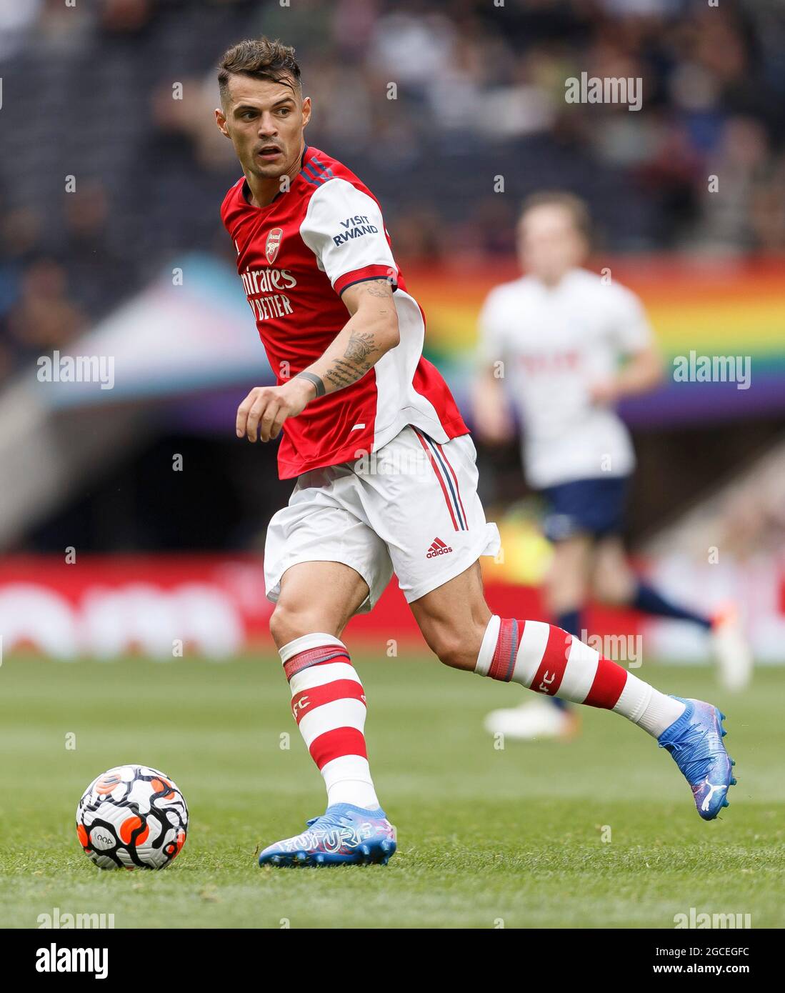 Londra, Regno Unito. 8 agosto 2021. Granit Xhaka di Arsenal durante la partita pre-stagionale amichevole tra Tottenham Hotspur e Arsenal al al Tottenham Hotspur Stadium l'8 agosto 2021 a Londra, Inghilterra. (Foto di Daniel Chesterton/phcimages.com) Credit: PHC Images/Alamy Live News Foto Stock