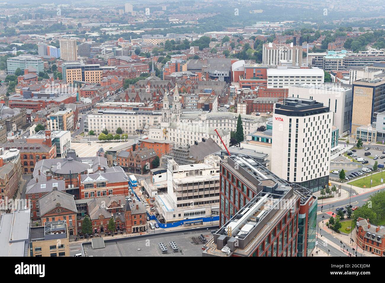 Una delle molte vedute del centro citta' di Leeds dalla cima dell'edificio piu' alto dello Yorkshire, 'Altus House' Foto Stock