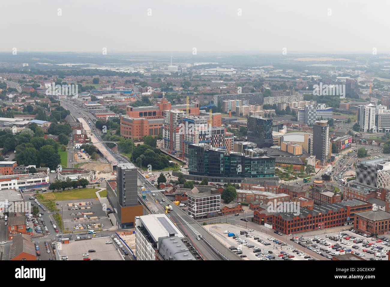 Una delle molte vedute del centro citta' di Leeds dalla cima dell'edificio piu' alto dello Yorkshire, 'Altus House' Foto Stock