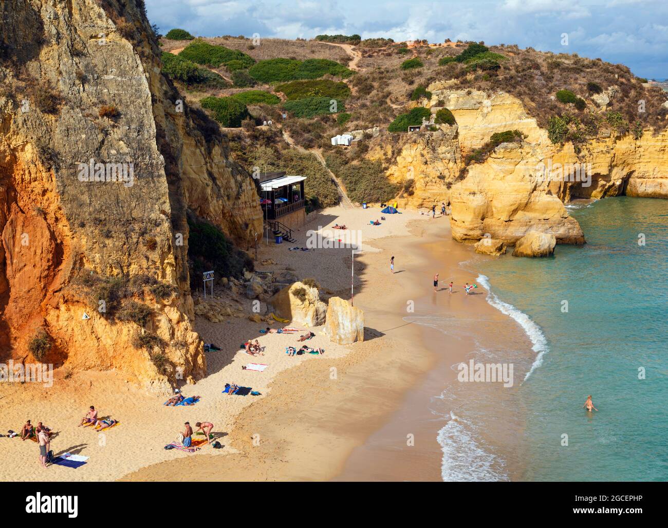Spiaggia Di Praia De Dona Ana Immagini E Fotografie Stock Ad Alta spiaggia-di-praia-de-dona-ana-immagini-e-fotografie-stock-ad-alta