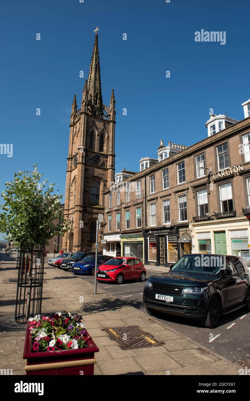 Old e St. Andrews Church su Montrose High Street. Foto Stock