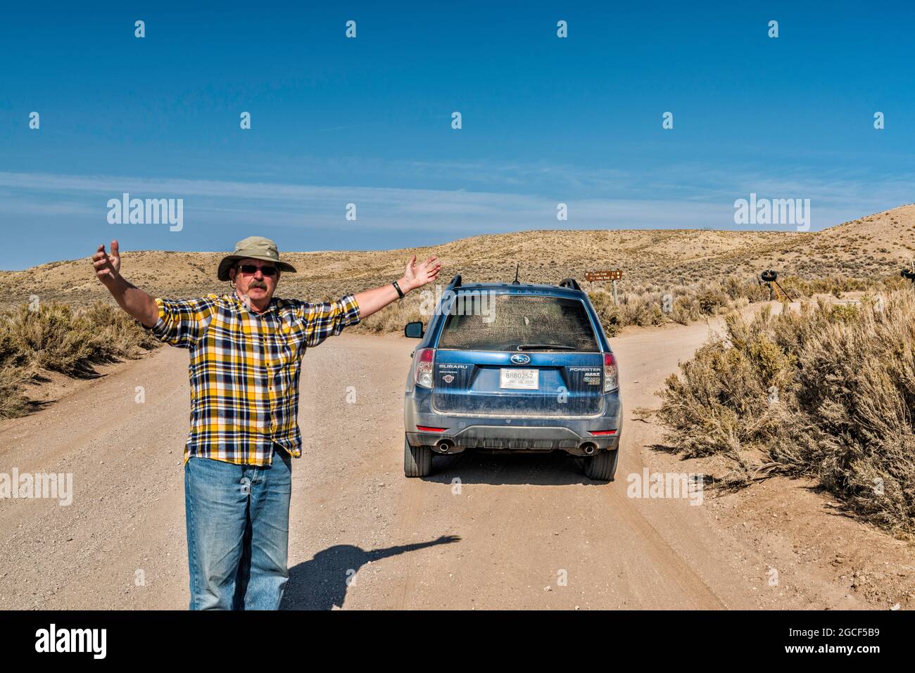 Quale modo di procedere? Strade in Hamlin Valley, vicino a Indian Peak Range, Great Basin Desert, vicino a Modena, Utah, USA Foto Stock