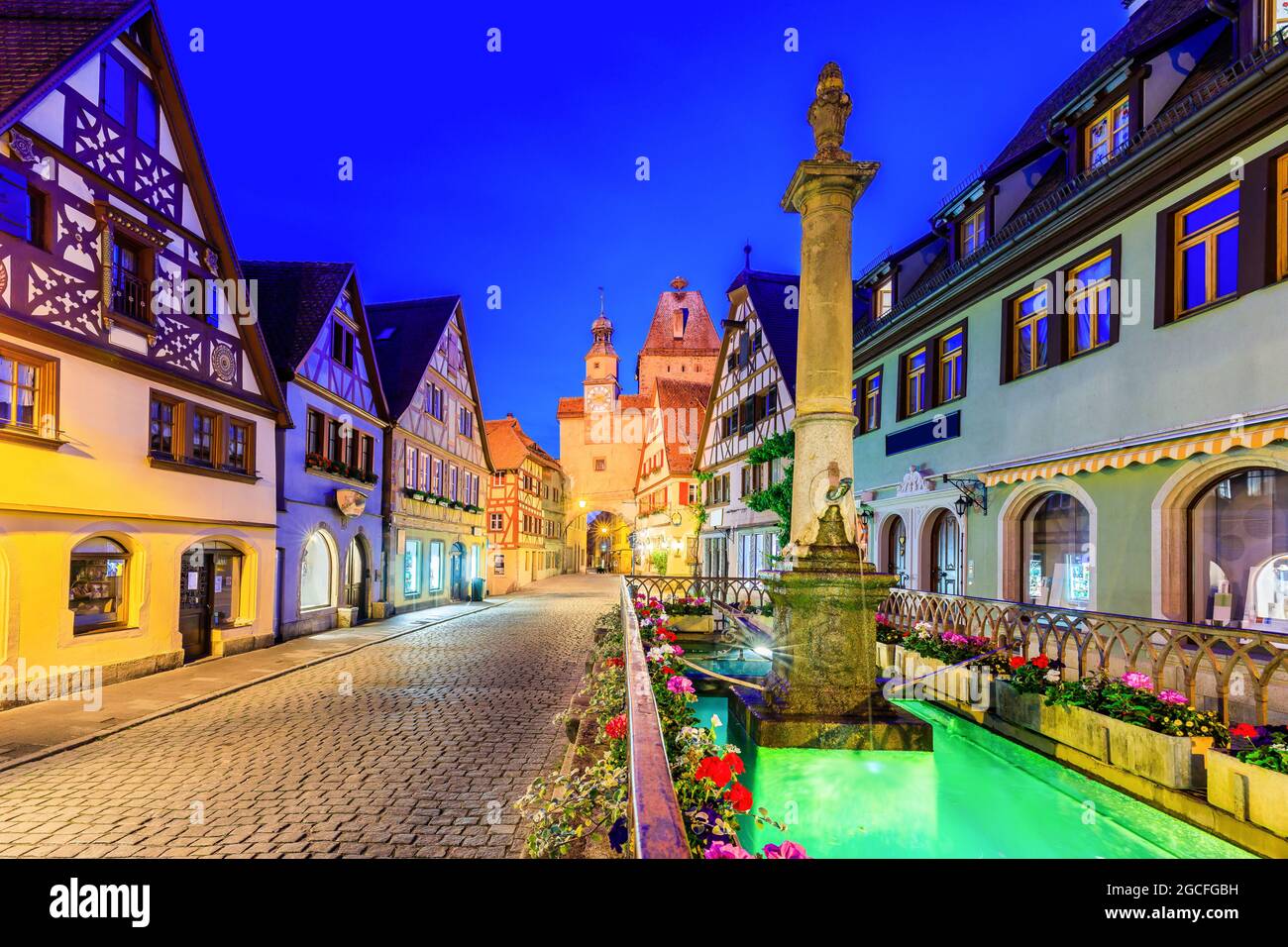 Rothenburg, Germania. La città medievale di Rothenburg ob der Tauber di notte. Foto Stock
